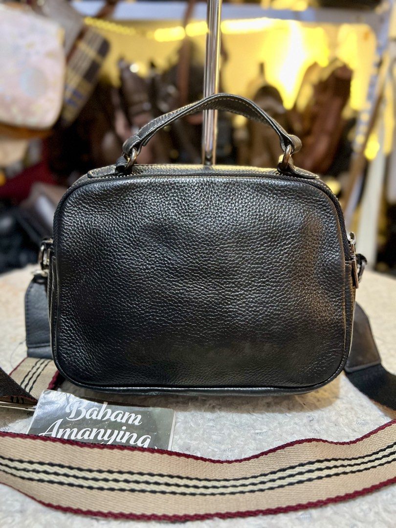 Black Pebble Leather Sling Bag for Men (Category: Sling Bags) located in Rizal. Submitted by babamamanyingonlineshop (Listing ID 1468291285, Image 2). Description: .