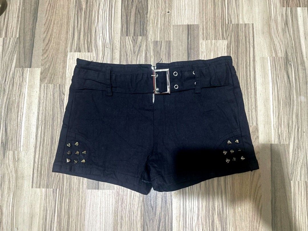 Black Midwaist with Belt (Category: Shorts) located in San Pedro. Submitted by r.vynarchive (Listing ID 1468382238, Image 1). Description: Size 26 Length 9.3 —DM to claim and deets.