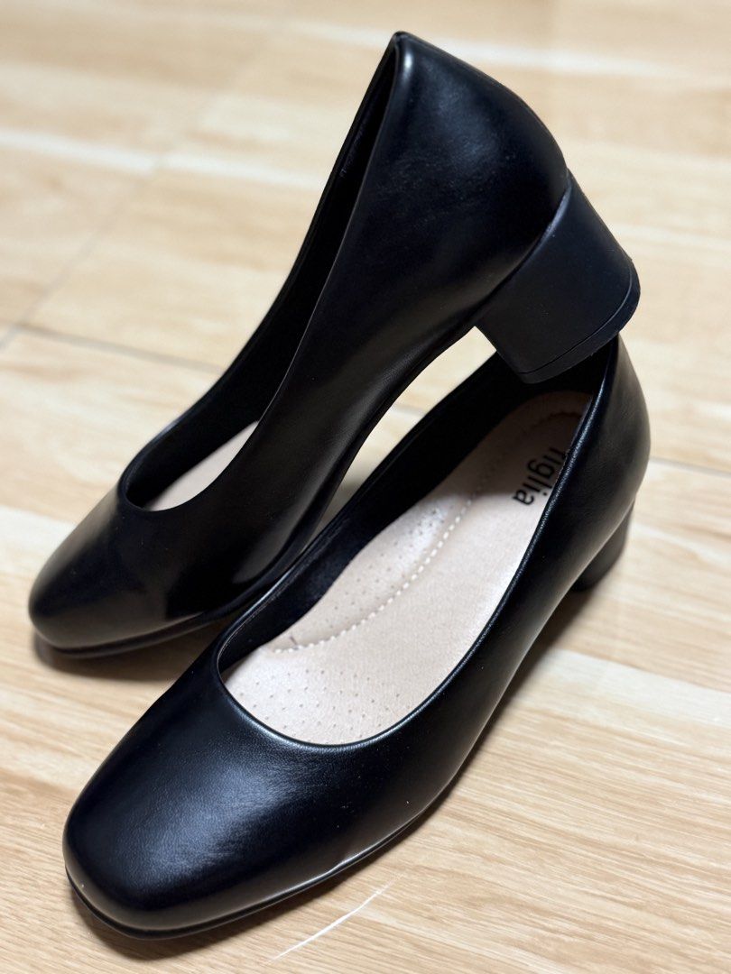 Black shoes (Figlia brand; Complete box) (Category: Heels) located in Bacoor. Submitted by editbyl (Listing ID 1468464453, Image 1). Description: ALMOST NEW. I just used this for my photoshoot. With complete box. Bought for ₱1499. .