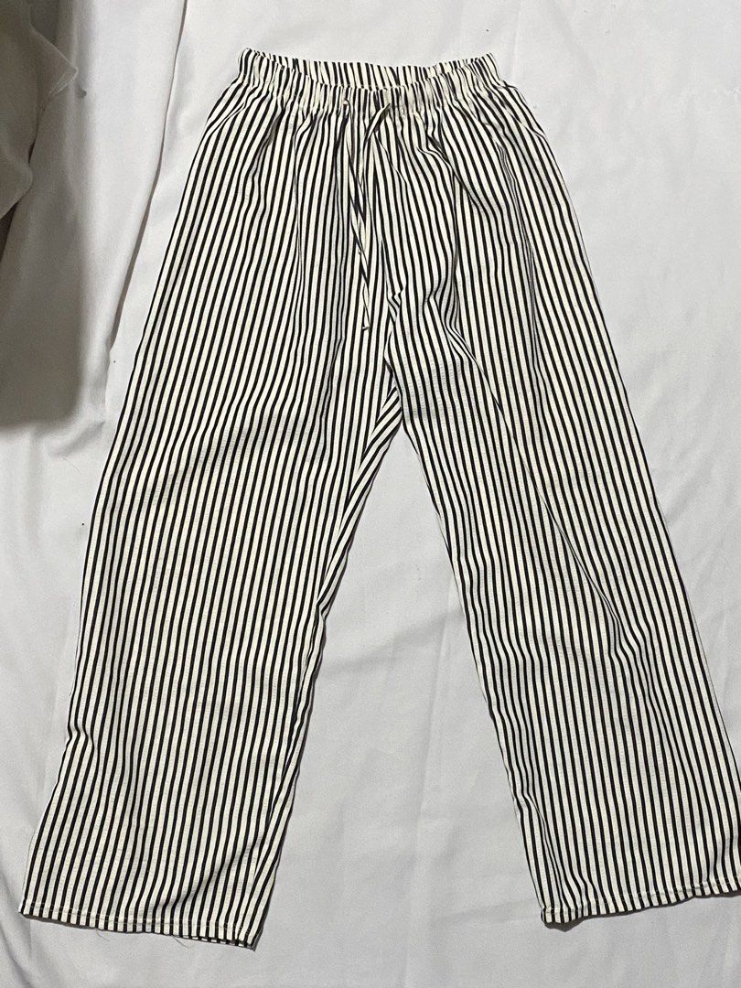 Black Stripes Trousers (Category: Trousers) located in Makati City. Submitted by weirdshopping (Listing ID 1468299322, Image 1). Description: Selling pre-loved clothes! DETAILS: ~ All items are in good condition. - BRANDED - All clothes are sanitized before delivery. ~ Mode of Payment: Cash & Gcash - Available for delivery c/o by costumer: Lalamove, Grab, Angkas ~ Location: Guadalupe Viejo, Makati ~ FOR meet up, pick up, & delivery! (Delivery fee
