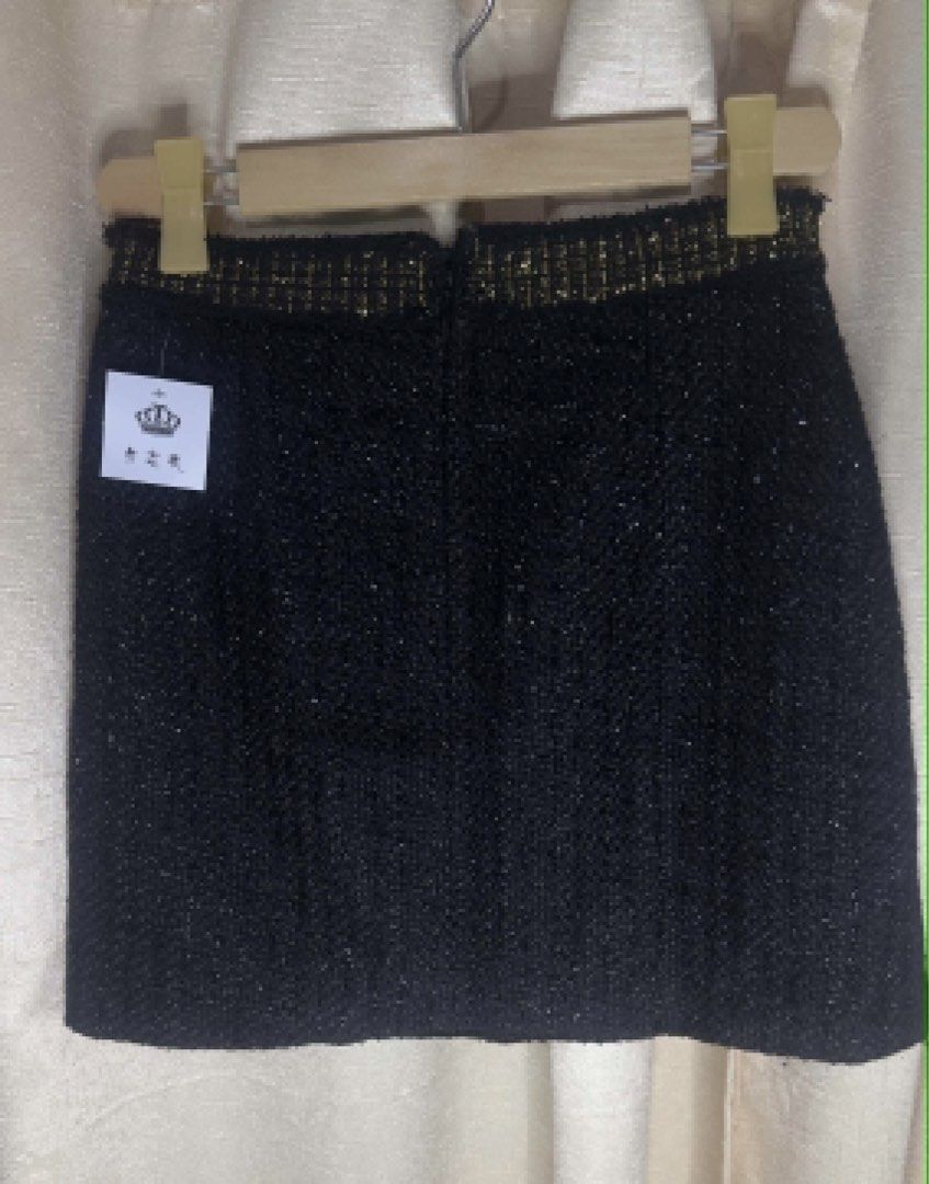 Black Tweed Mini Skirt (Category: Skirts) located in Cainta. Submitted by vestito_bestida (Listing ID 1468336811, Image 3). Description: ⛔️ACTUAL PHOTO POSTED⛔️ 👉 Brandnew Tweed Mini Skirt 👉 Color: Black 👉 Waist: 26" to 27" 👉 Length: 16.5" 👉 Brand new with tags attached 👉 Stylish black tweed fabric with sparkly gold details on the waistband and faux pockets 👉 Closure: Convenient back zipper 👉 Perfect casual yet chic piece that is easy to 