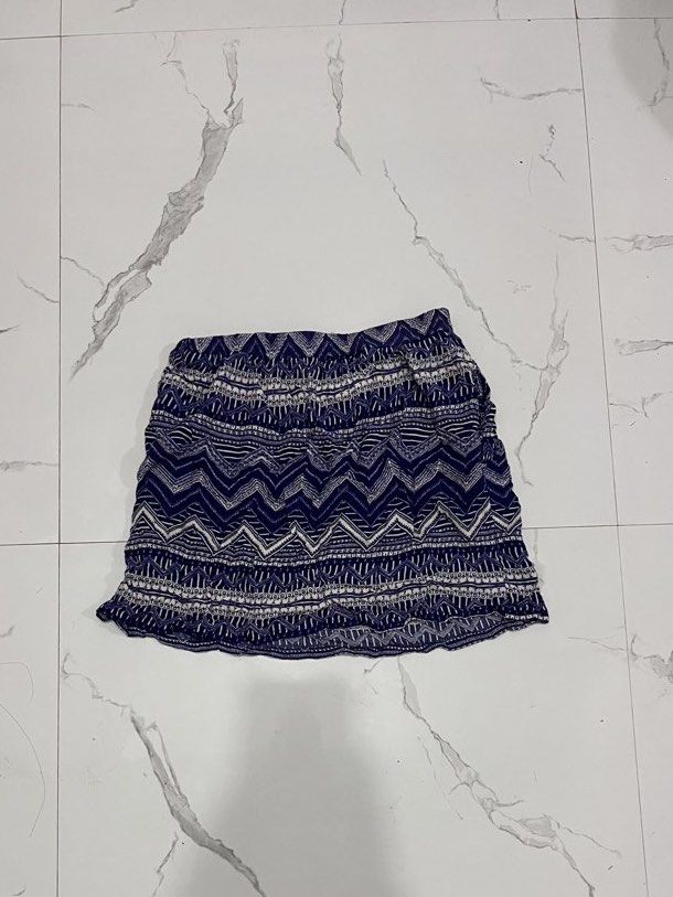 Blue and White Aztec Print Short Skirt (Category: Skirts) located in Mabalacat. Submitted by xyzamym (Listing ID 1468407991, Image 1). Description: - Design: Blue, white, and dark blue zigzag pattern with a tribal boho vibe - Fit: Comfortable elastic waistband for easy pull-on wear - Fabric: Lightweight and breezy with a flowy hem - Perfect for: Warm weather, beach trips, and casual days out .