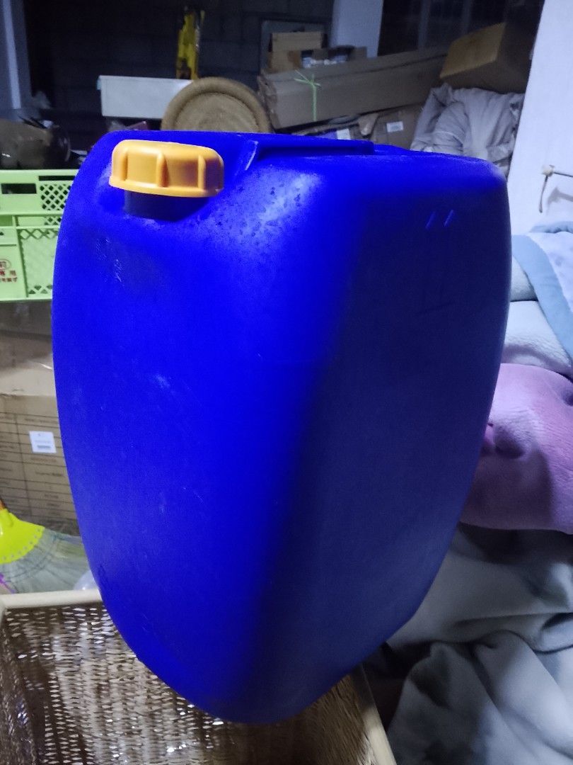 Blue Plastic Jerry Can UN 2789 Container (Category: Food Organization & Storage) located in Manila. Submitted by cmj05 (Listing ID 1468425383, Image 1). Description: - Color: Blue with yellow cap - Material: Heavy-duty plastic - Safety: Features UN 2789 hazardous material warning label - Design: Rectangular shape with molded handle groove for easy grip - Condition: Sturdy industrial use with minor exterior scuffs from handling.