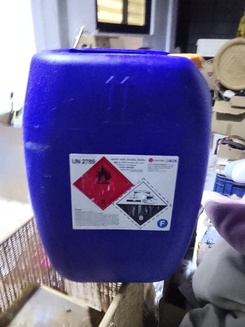 Blue Plastic Jerry Can UN 2789 Container (Category: Food Organization & Storage) located in Manila. Submitted by cmj05 (Listing ID 1468425383, Image 2). Description: - Color: Blue with yellow cap - Material: Heavy-duty plastic - Safety: Features UN 2789 hazardous material warning label - Design: Rectangular shape with molded handle groove for easy grip - Condition: Sturdy industrial use with minor exterior scuffs from handling.
