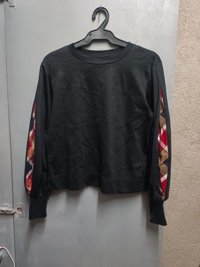 BLUELABEL CRESTBRIDGE (Category: Others Tops) located in Dasmarinas. Submitted by jessputrages (Listing ID 1468473487, Image 1). Description: For sale Bluelabel Crestbridge Excellent condition No issue 650 plus shipping fee Pm for more details.
