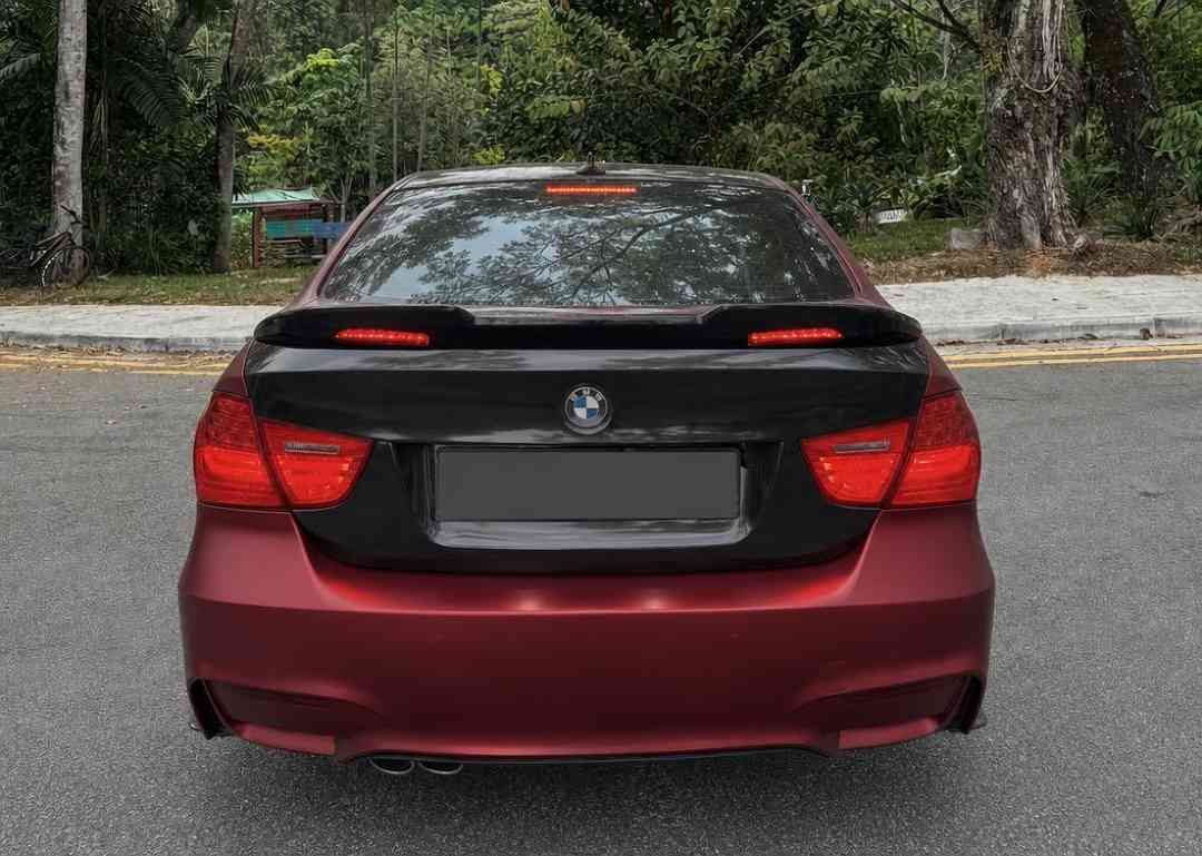 BMW 3 Series Sedan 318i (A) (Category: Used Cars) located in Singapore. Submitted by carousell_certified_partners (Listing ID 1462858171, Image 3). Description: One of The Most Beautiful BMW 318i! Lowest depreciation in market! Good condition! 100% full loan available! 100% PHV loan available! Cheapest and lowest depreciation in the market! 1 of only 6 dealers in Singapore to be awarded roll of honor by SGCM! Buy with confidence! In-house loan or