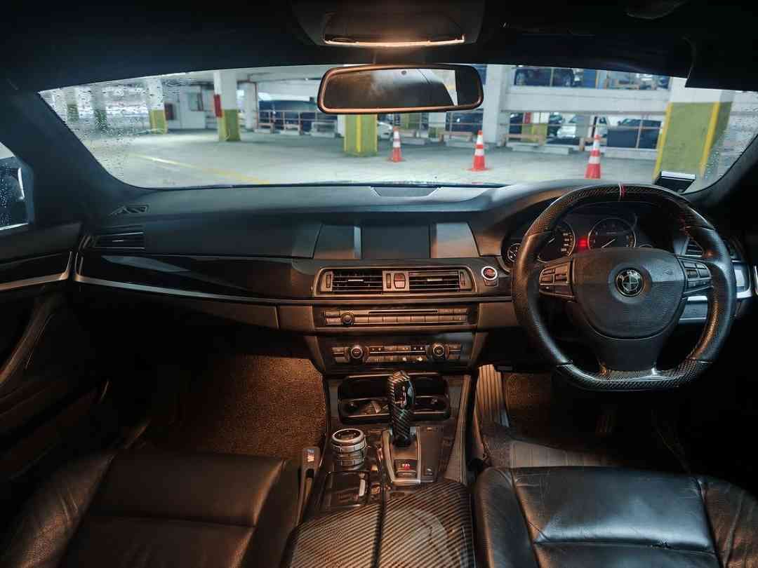 BMW 5 Series Sedan 523i (A) (Category: Used Cars) located in Singapore. Submitted by carousell_certified_partners (Listing ID 1464013954, Image 3). Description: Good condition! 100% full loan available! 100% phv loan available! Cheapest and lowest depreciation in the market! 1 of only 6 dealers in singapore to be awarded roll of honor by SGCM! Buy with confidence! In-house loan or bank loan available! Fast and easy loan approval! Features: 2.5l i