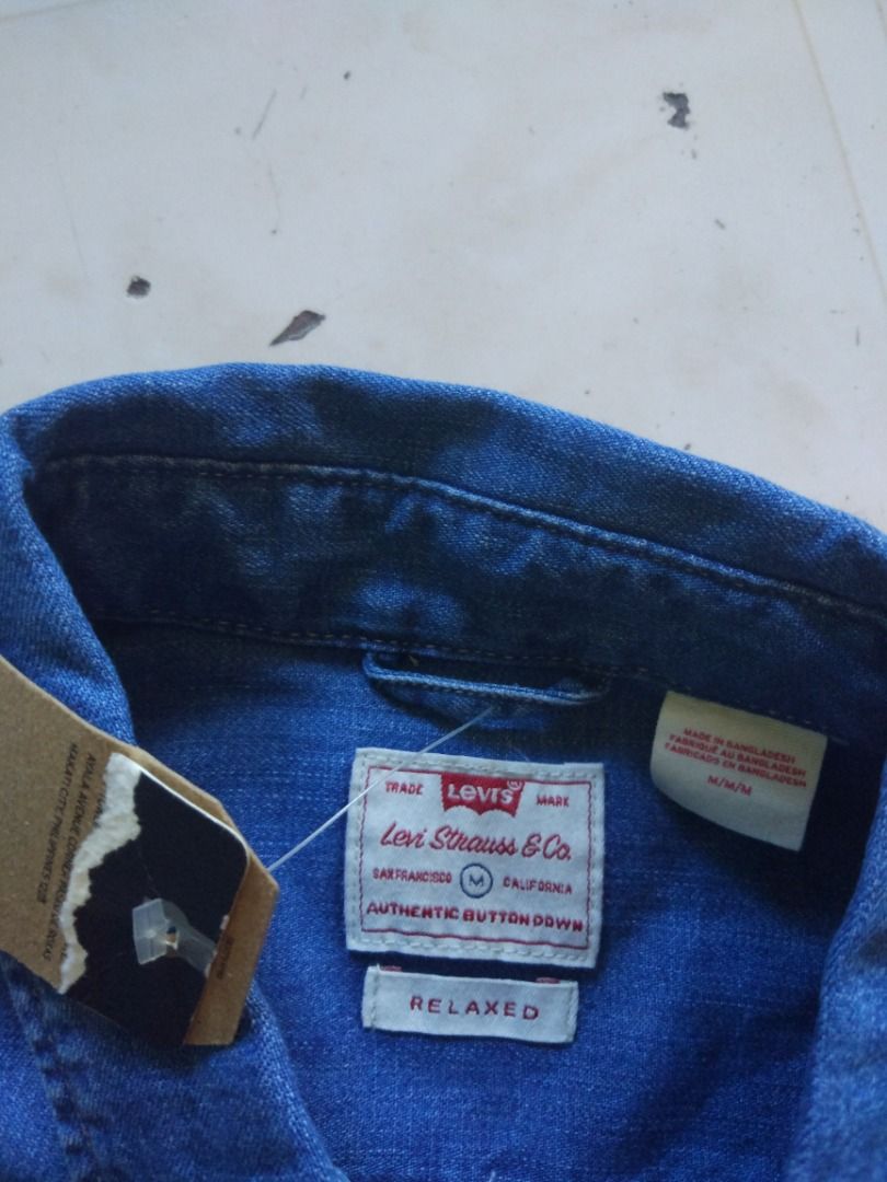BNew Levis Denim Longsleeve M (Category: Formal Shirts) located in Pasay City. Submitted by denimdude.ph (Listing ID 1468356299, Image 3). Description: .
