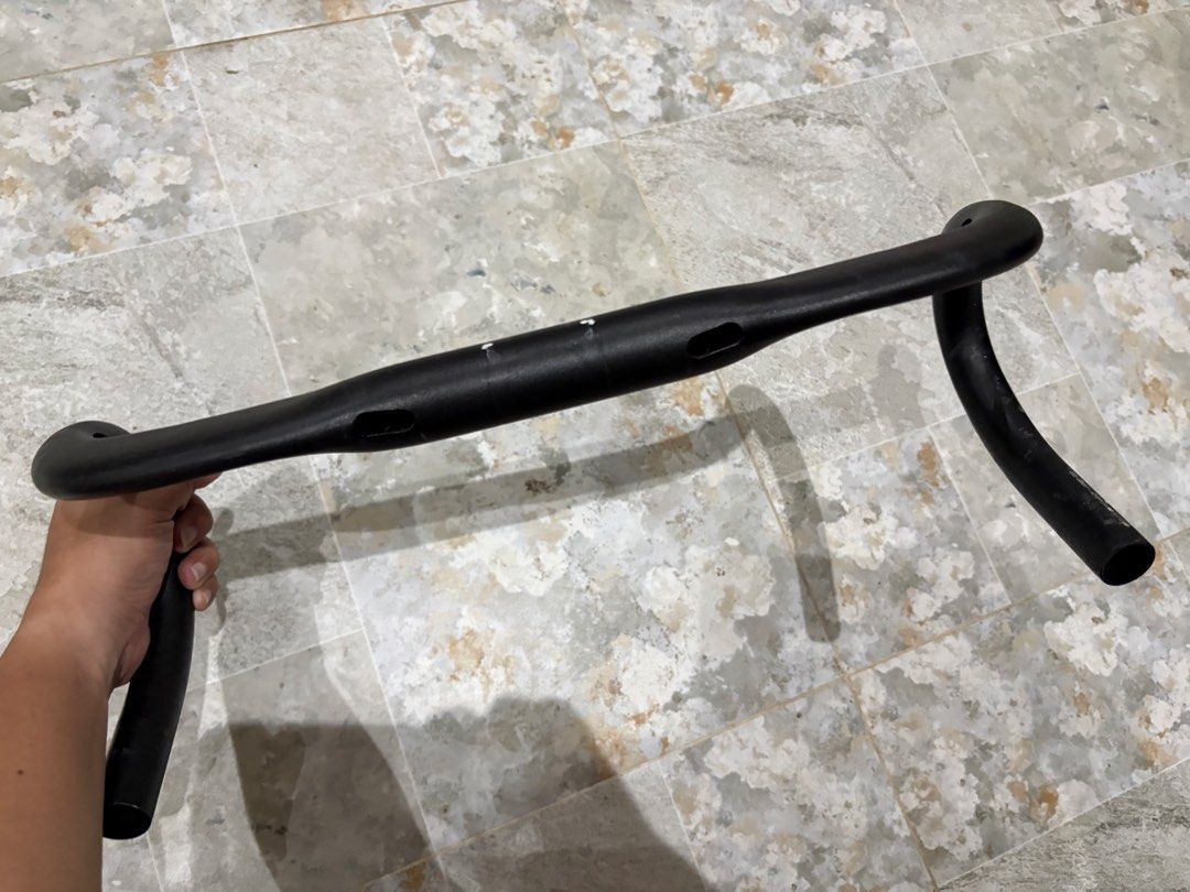 BONTRAGER dropbar (Category: Bicycles) located in Muntinlupa City. Submitted by pinkmoscat.o (Listing ID 1468437595, Image 2). Description: Selling Bontrager drop bar 40cm, aluminum RFS: upgrade Shipping via lalamove shouldered by buyer Location: Muntinlupa Payment via Gcash, BPI, or RCBC only.