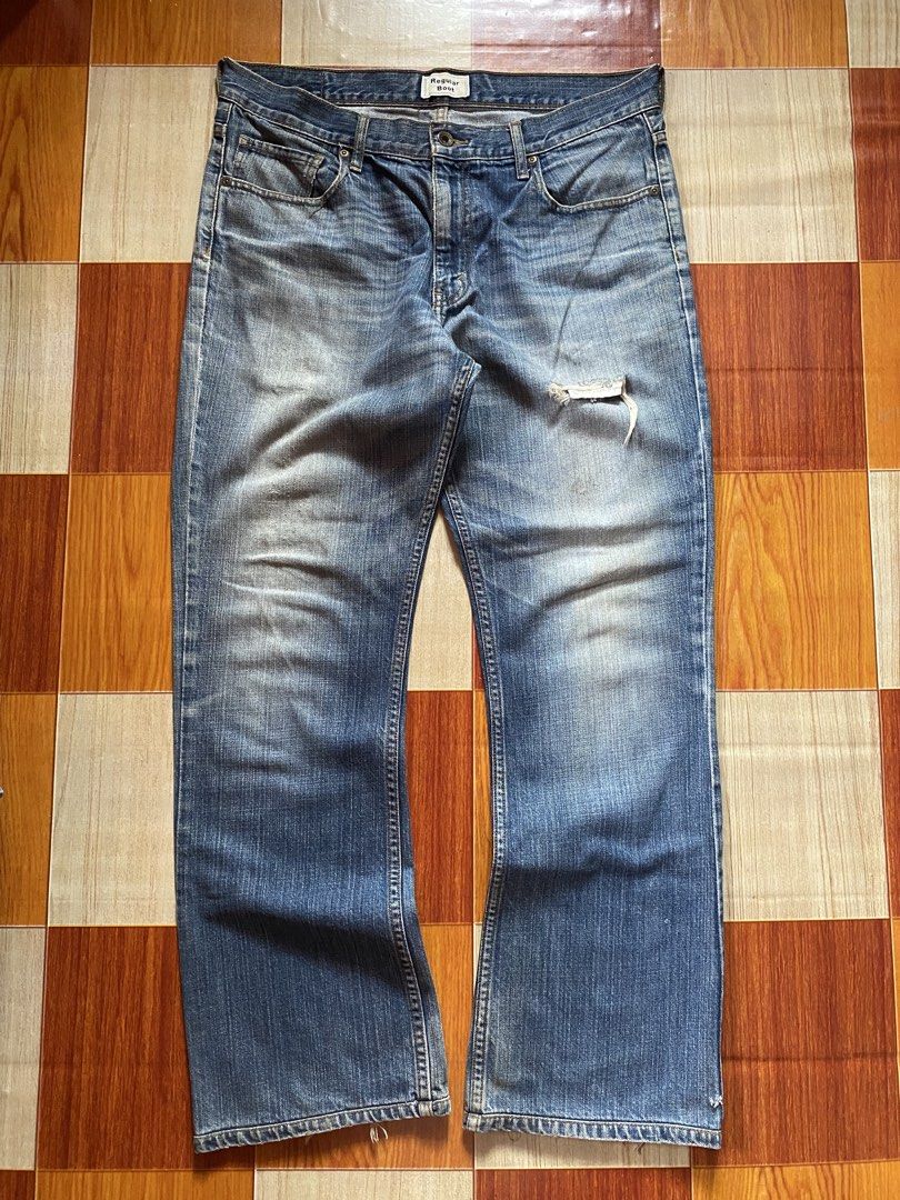 Bootcut Jeans (Category: Jeans) located in General Santos City (Dadiangas). Submitted by versatile__ (Listing ID 1468335373, Image 1). Description: Levis Strauss - Regular Bootcut Jeans Waist : 34 - 35 inches Length : Almost 41 inches Thigh : 13 inches Hem : 9 inches Good Condition- Nine out of Ten Color Rate -Need Wash -Flaw : Heelbite, Tiny Hole on Front Pocket Area + Shipping Fee.