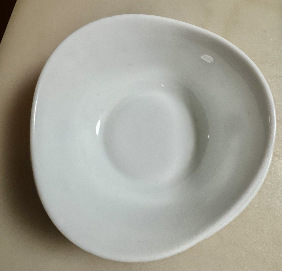 Bormioli Rocco Dinnerware (Category: Dinnerware & Cutlery) located in Paranaque City. Submitted by tripleddd151025 (Listing ID 1468299685, Image 3). Description: 5 pcs dinnerplate 1 pc serving bowl 3 pcs soup bowl - Set of white ceramic bowls with a chic organic triangular shape - Features a stylish purple dotted line and pebble design wrapping the exterior - Deep interior ideal for soups, salads, cereal, and more - Space-saving stackable design 