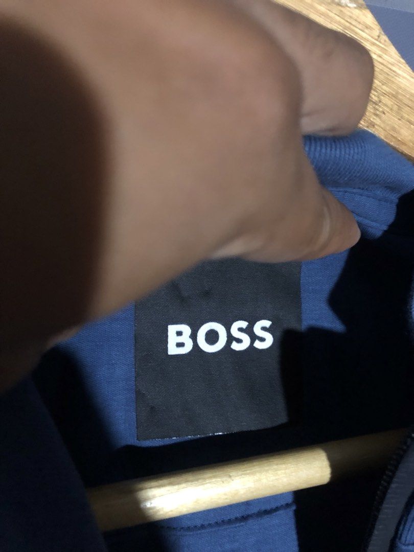 Boss (Category: Activewear) located in Ormoc. Submitted by lunzagalan01366 (Listing ID 1468375023, Image 3). Description: Boss Near at new condition Size: M FreshFromBale NeedWash Issue: See the last pic di po yan halata pag sinu.ot. Gumamit lang ako ng flash para makita.
