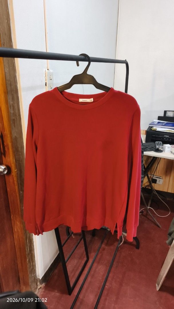 Bossini Red Crewneck Sweatshirt Size M (Category: Coats, Jackets and Outerwear) located in Baguio. Submitted by monde_46 (Listing ID 1468303388, Image 1). Description: - Brand: Bossini - Color: Solid Red - Style: Long-sleeve crewneck sweatshirt / pullover - Size: M (170/88 sizing) - Features: Ribbed collar, cuffs, and hem - Condition: Clean, minimal wear visible - Perfect for casual, everyday wear.