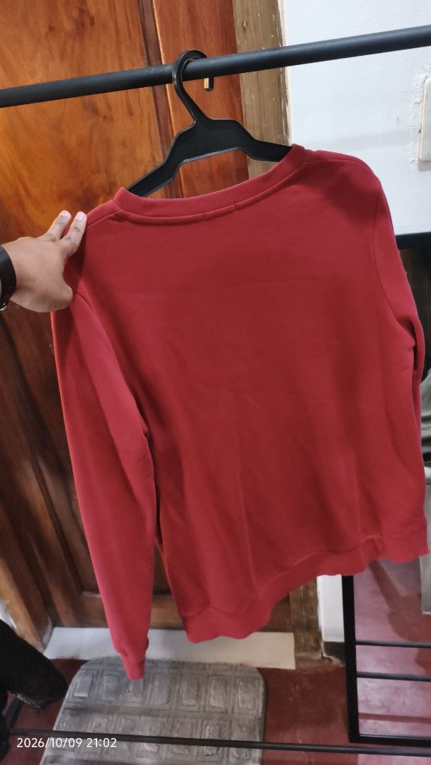 Bossini Red Crewneck Sweatshirt Size M (Category: Coats, Jackets and Outerwear) located in Baguio. Submitted by monde_46 (Listing ID 1468303388, Image 2). Description: - Brand: Bossini - Color: Solid Red - Style: Long-sleeve crewneck sweatshirt / pullover - Size: M (170/88 sizing) - Features: Ribbed collar, cuffs, and hem - Condition: Clean, minimal wear visible - Perfect for casual, everyday wear.