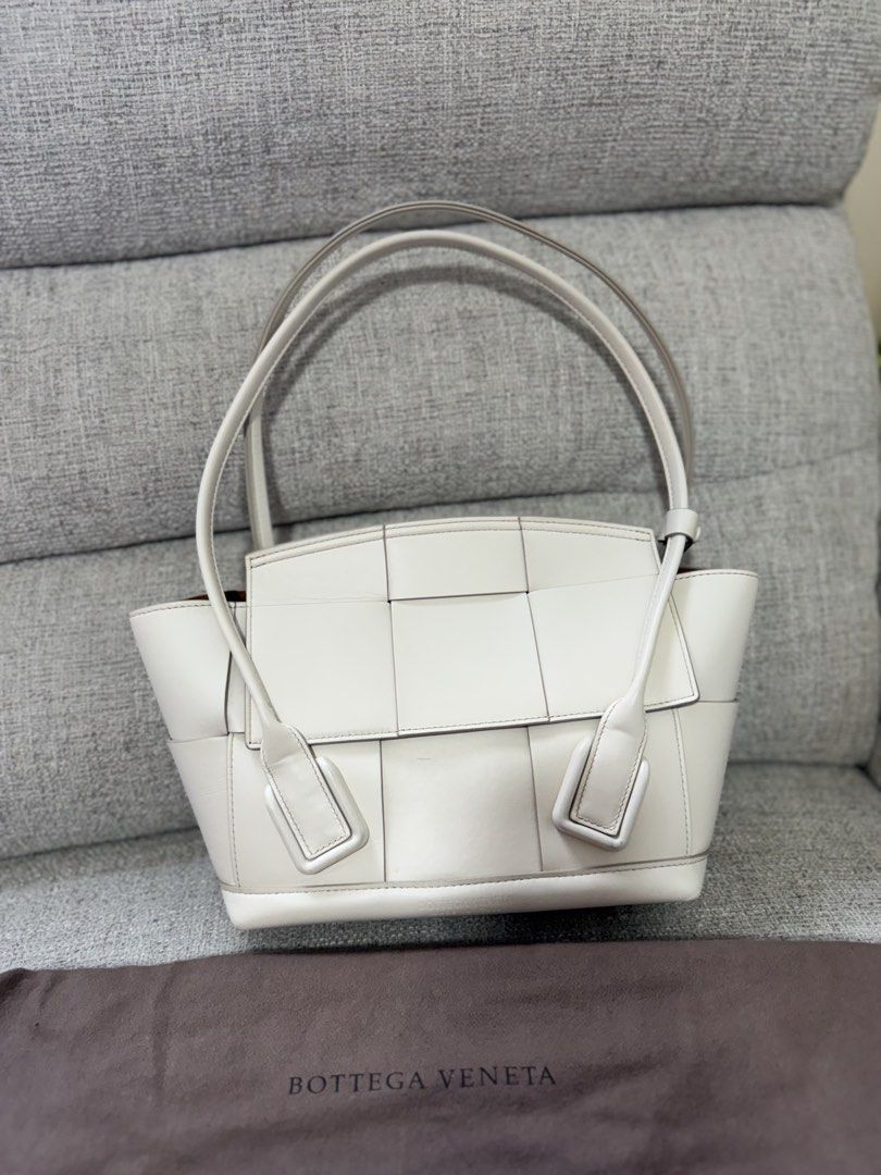 Bottega Veneta Arco Tote Bag (Category: Luxury Bags & Wallets) located in Quezon City. Submitted by _cherryontop_ (Listing ID 1468355277, Image 1). Description: 9/10 Minor signs of usage Dust bag.