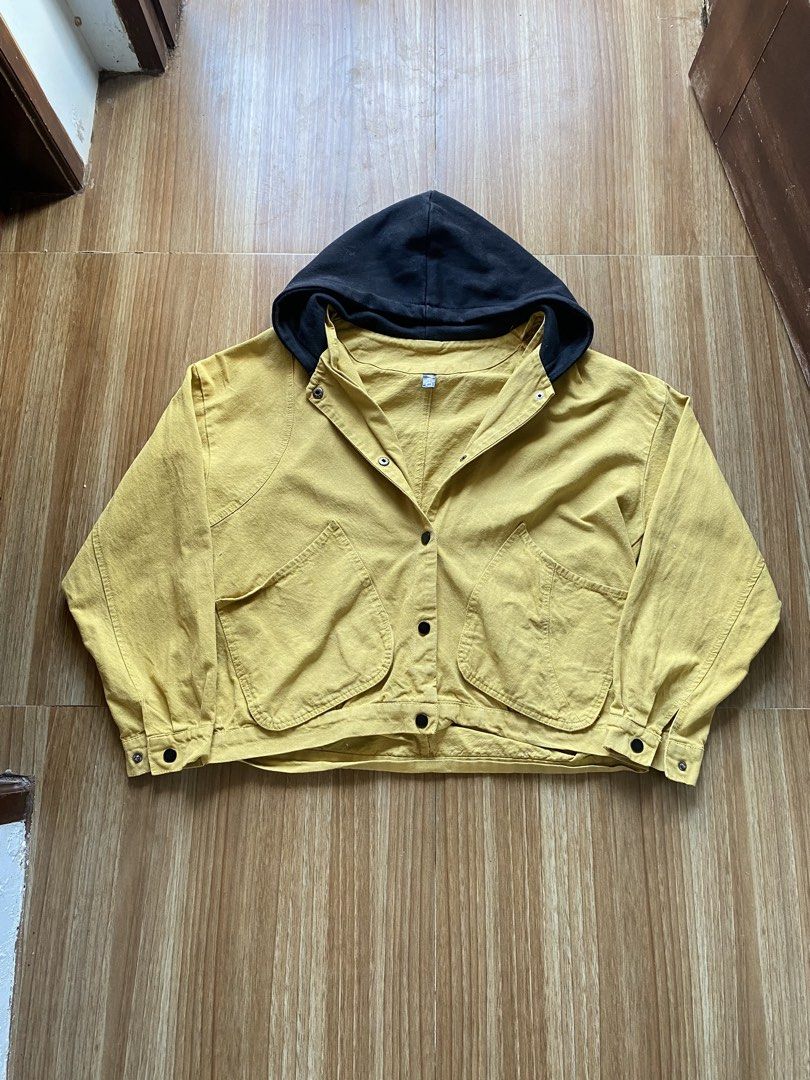 Box Crop Canvas Workwear Hooded Jacket (Category: Coats, Jackets and Outerwear) located in Caloocan City. Submitted by jumongneedsrags (Listing ID 1468421833, Image 1). Description: Pit to pit: 23 in Shoulder to shoulder: 22 in Length: 23 in Sleeve Length: 20 in Issues: None Negotiable Price.