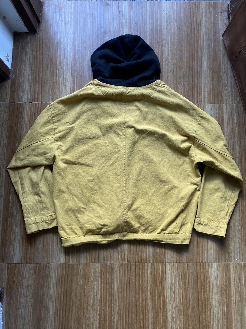 Box Crop Canvas Workwear Hooded Jacket (Category: Coats, Jackets and Outerwear) located in Caloocan City. Submitted by jumongneedsrags (Listing ID 1468421833, Image 2). Description: Pit to pit: 23 in Shoulder to shoulder: 22 in Length: 23 in Sleeve Length: 20 in Issues: None Negotiable Price.