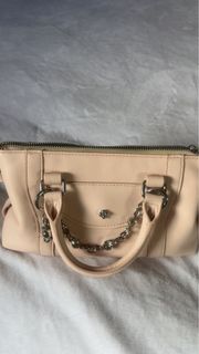 (Category: ) located in . Submitted by emilyclothes.usa (Listing ID 1468305171, Image 1). Description: .