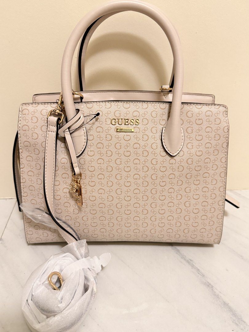 Brandnew Guess from Canada (Category: Cross-body Bags) located in San Fernando. Submitted by jennyrosemalsi1 (Listing ID 1468351195, Image 1). Description: .