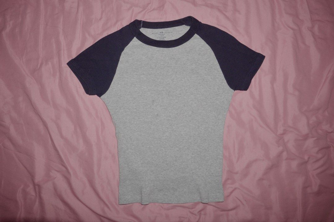 brandy melville raglan top (Category: Shirts) located in Batangas. Submitted by miuparfait (Listing ID 1468410580, Image 1). Description: BRANDY MELVILLE GRAY RAGLAN TSHIRT ₱350 SIZE: EXTRA SMALL (COTTON MATERIAL) BUST: 14” (FLATLAY) LENGTH: 18.5” (FLATLAY) ISSUES: X BATANGAS GOTYME & JNT.