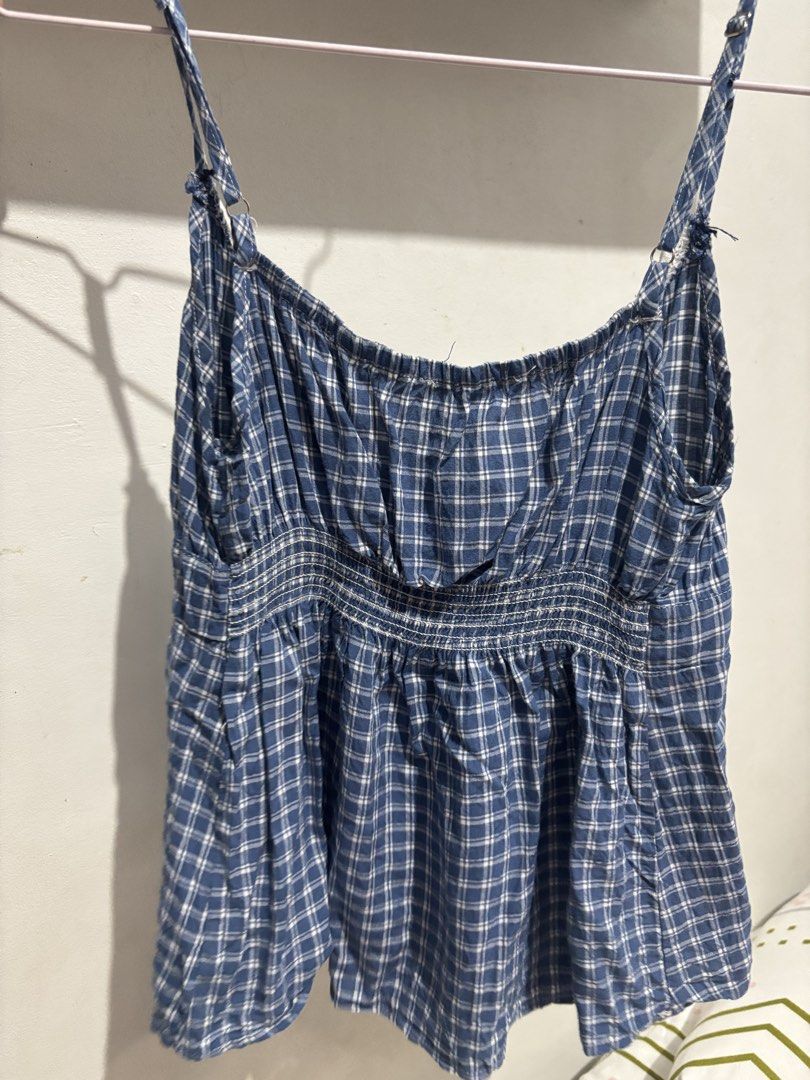 brandy melville tiffany top (Category: Sleeveless) located in Manila. Submitted by vastcrystal_15b166 (Listing ID 1468432672, Image 2). Description: cut tags, unsure if auth can negoo.
