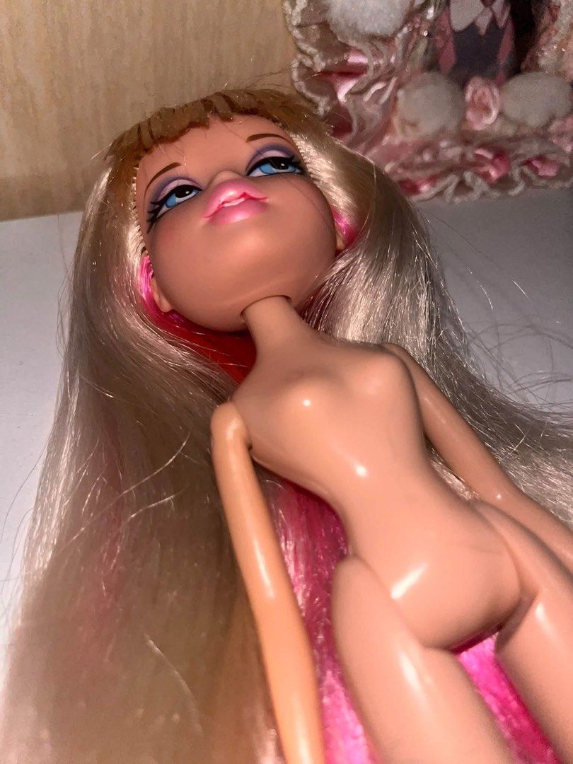 Bratz | Stunning Bratz Neon Runaway Cloe (Category: Kids Toys) located in Manila. Submitted by drewhnii (Listing ID 1468403264, Image 3). Description: for sale! 600 same price I got her with the sf:) - loose rubber banded neck - wysiwyg - not for sensitive collectors. - mop: gcash mod: jnt.