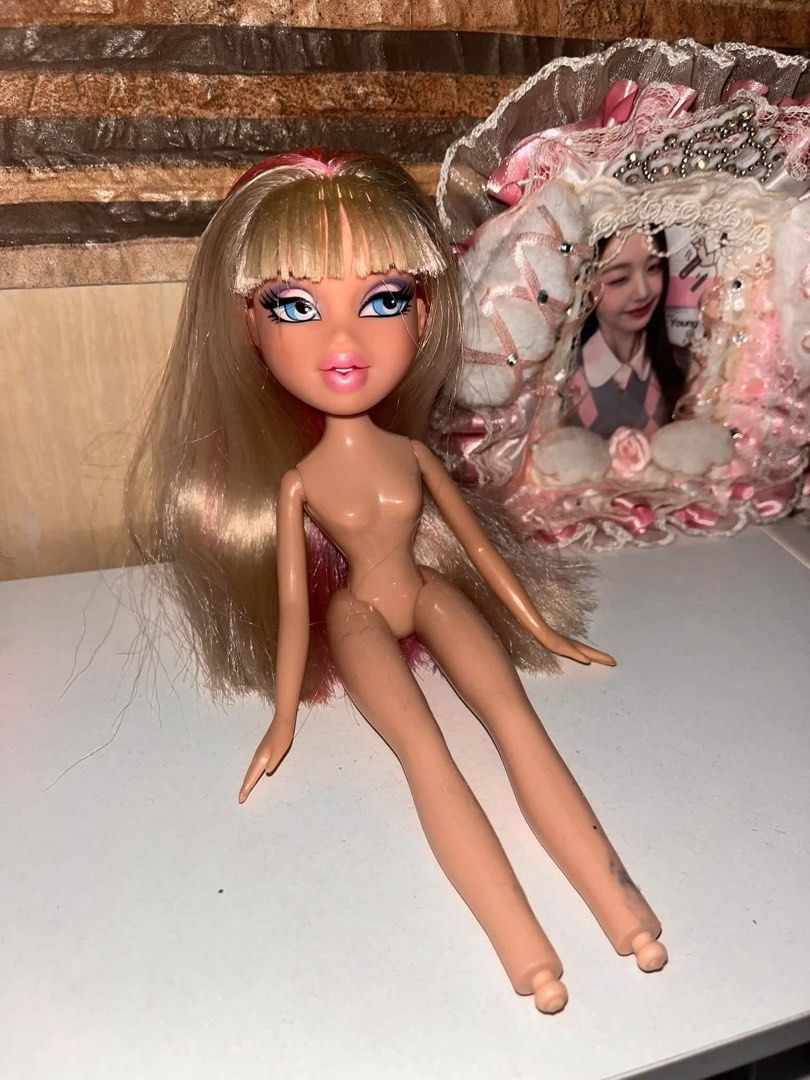 Bratz | Stunning Bratz Neon Runaway Cloe (Category: Kids Toys) located in Manila. Submitted by drewhnii (Listing ID 1468403264, Image 1). Description: for sale! 600 same price I got her with the sf:) - loose rubber banded neck - wysiwyg - not for sensitive collectors. - mop: gcash mod: jnt.