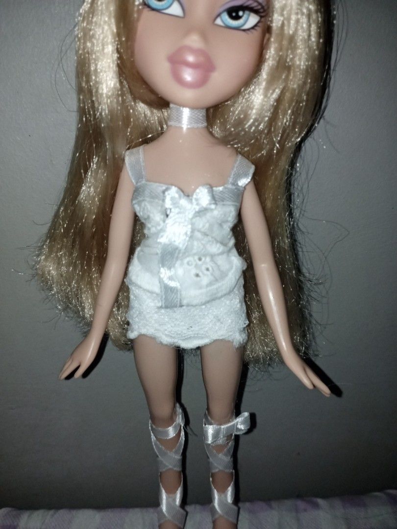 Bratz Handmade Clothes (Category: Kids Toys) located in Dasmarinas. Submitted by jc_p4l3rm0 (Listing ID 1468377544, Image 2). Description: • DOLL IS NOT INCLUDED • Top & Skirt are only included Message me for inquiries about the clothes.
