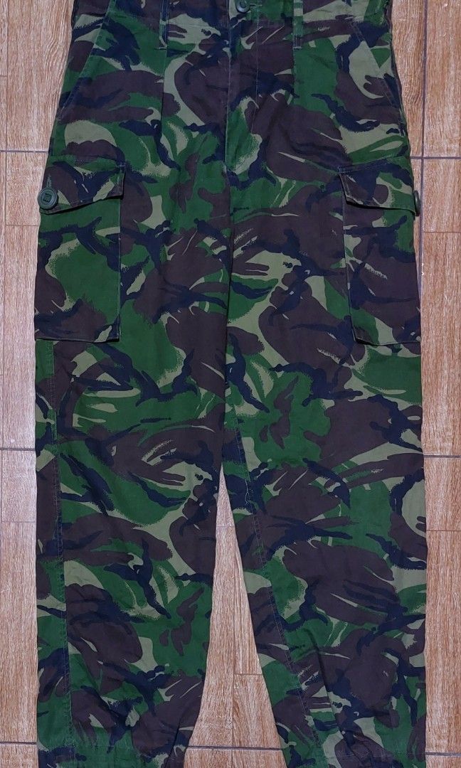 British DPM Lightweight Combat Torusers (Category: Activewear) located in Baguio. Submitted by wagwagan_001 (Listing ID 1468390801, Image 1). Description: Excellent condition 80/84/100 W: 33 L: 42.5.