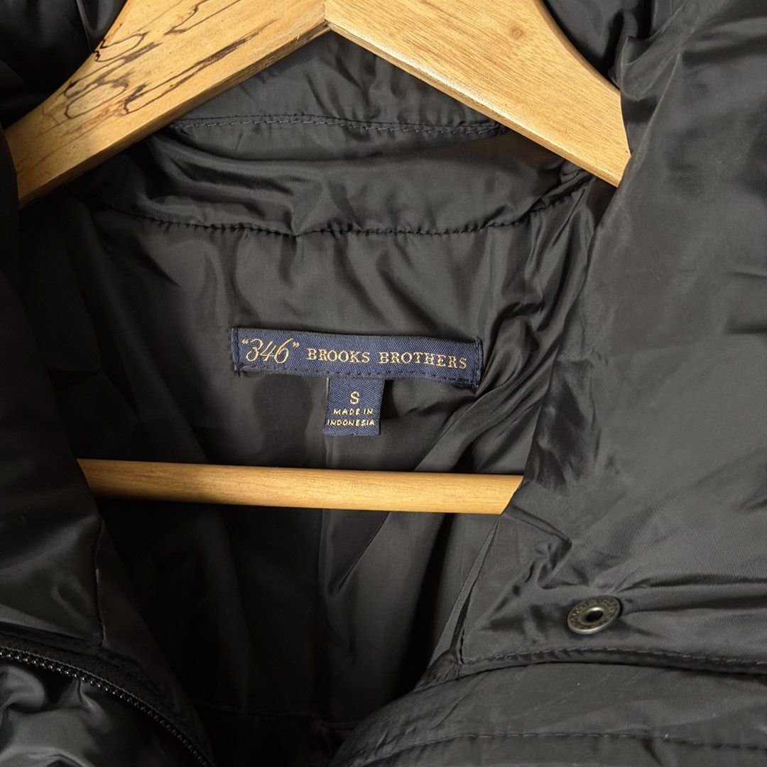 Brooks Brothers 346 Long Collar Down Puffer Jacket (Category: Coats, Jackets and Outerwear) located in Puerto Princesa. Submitted by terdsthrift (Listing ID 1468452582, Image 3). Description: Brooks Brothers 346 Long Collar Down Puffer Jacket Size: Small Width: 20 Length: 26 Shoulder: 16 Sleeves: 24 In Excellent Condition / No Issue Color Rate: 10/10 - Brand: Brooks Brothers 346 - Color: Black - Size: S (True to size) - Origin: Made in Indonesia 