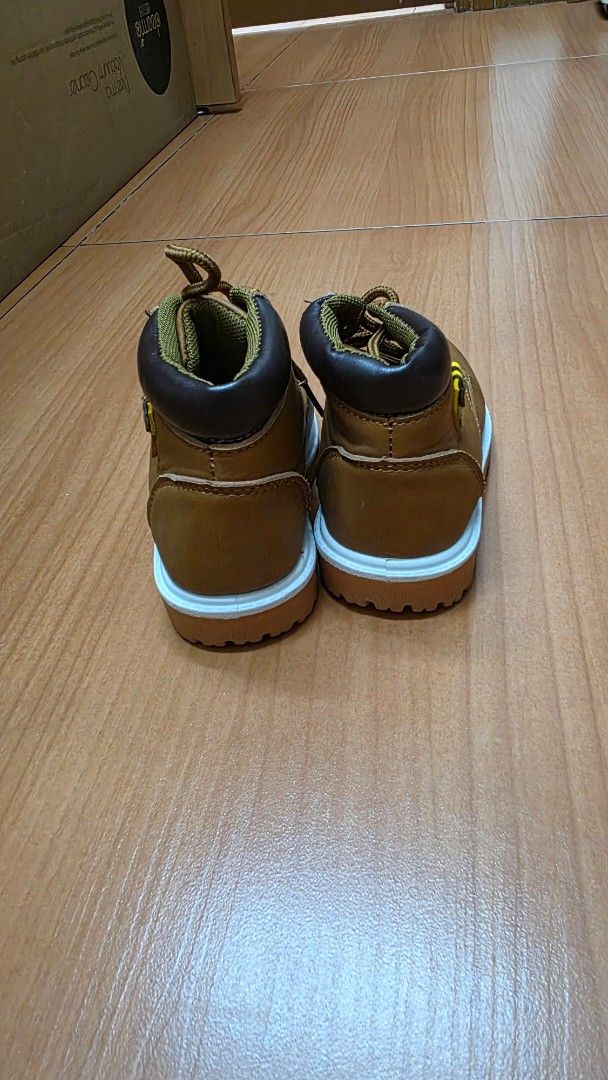 Brown Boots (14.5cm) (Category: Babies & Kids Fashion) located in Rizal. Submitted by dainsb (Listing ID 1468451657, Image 2). Description: • Brand New/Unused 📍 Lower Antipolo near Sta. Lucia Mall Pickup or delivery via Grab/Lalamove (c/o buyer).