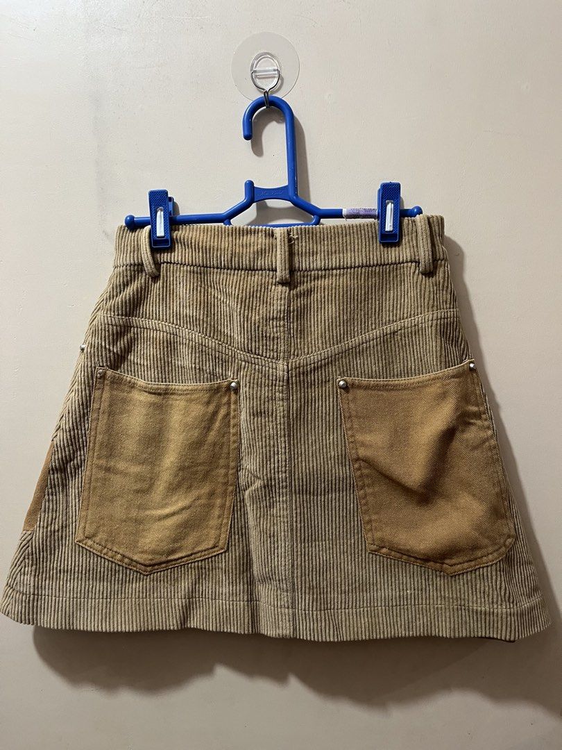 Brown Corduroy mini skirt (Category: Skirts) located in Manila. Submitted by aiyuan17 (Listing ID 1468367682, Image 3). Description: Brown Corduroy mini skirt Waist: 24-25 inches Length: 15 inches .