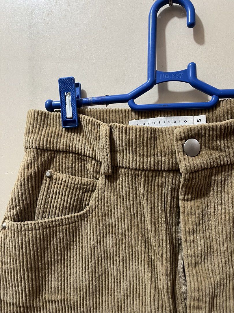 Brown Corduroy mini skirt (Category: Skirts) located in Manila. Submitted by aiyuan17 (Listing ID 1468367682, Image 2). Description: Brown Corduroy mini skirt Waist: 24-25 inches Length: 15 inches .