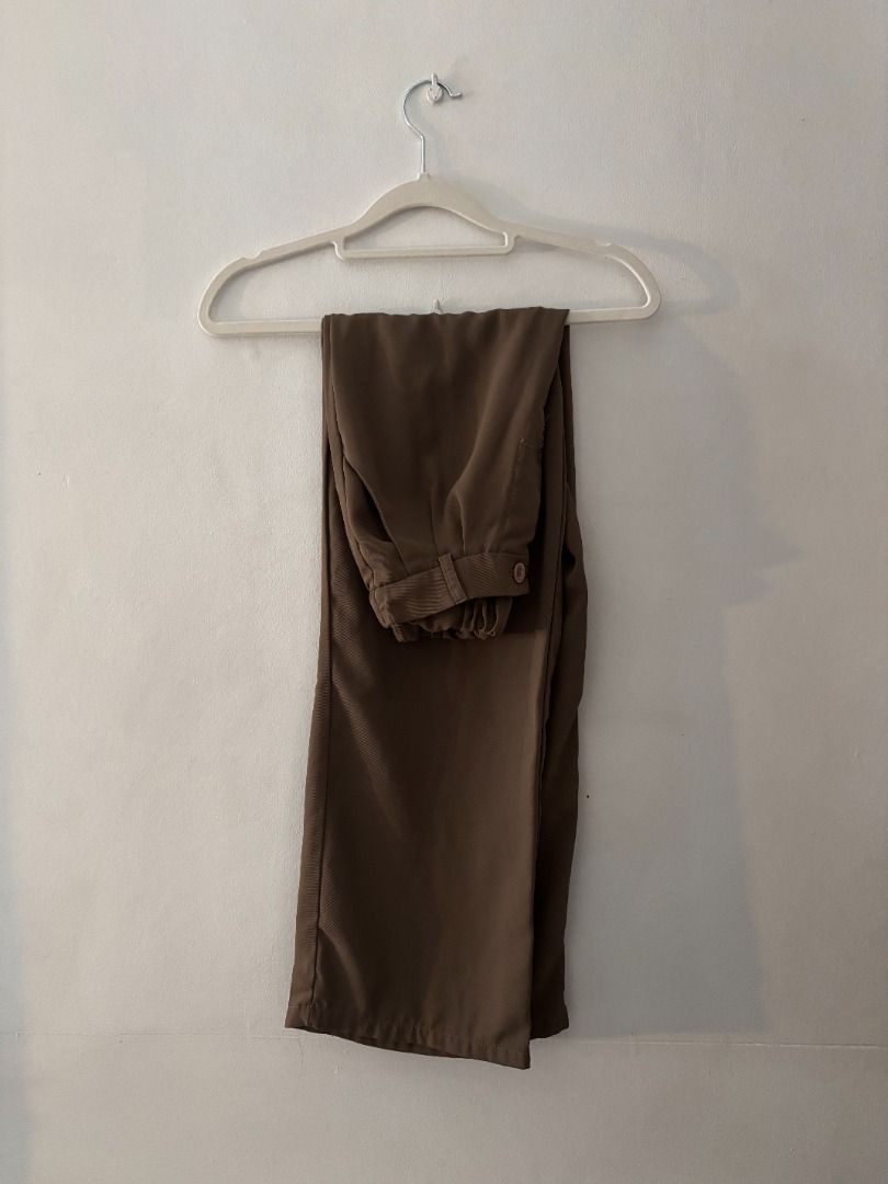 Brown high-waisted trouser pants (Category: Skirts) located in Manila. Submitted by imama23 (Listing ID 1468343387, Image 1). Description: - Color: Brown - Style: High-waisted, pleated, wide leg, - Fit: Relaxed Measurements: - Waist: 20 in. (garterized can fit up to 26in) - Length: 37 in. Condition: 8/10 Location: Manila MOP: GCASH, Bank Transfer Shipping to be shouldered by buyer.