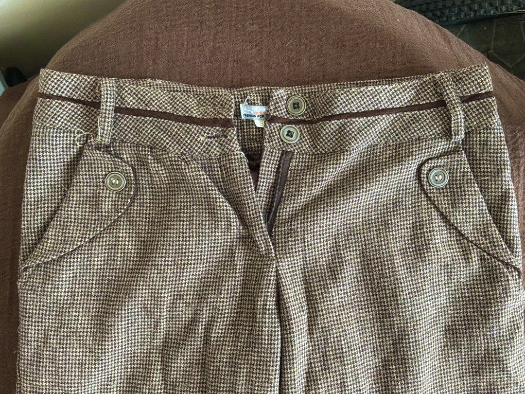 Brown Houndstooth Capri Shorts Size S (Category: Shorts) located in Dumaguete. Submitted by _l1lyy_ (Listing ID 1468338895, Image 2). Description: - Size: S - Pattern: Brown and white houndstooth - Details: Brown piping trim on pockets and waist, button closure accents on leg cuffs - Pockets: 2 front slant pockets, 2 back flap pockets - Closure: Zip fly with double button closure - Condition: Excellent.