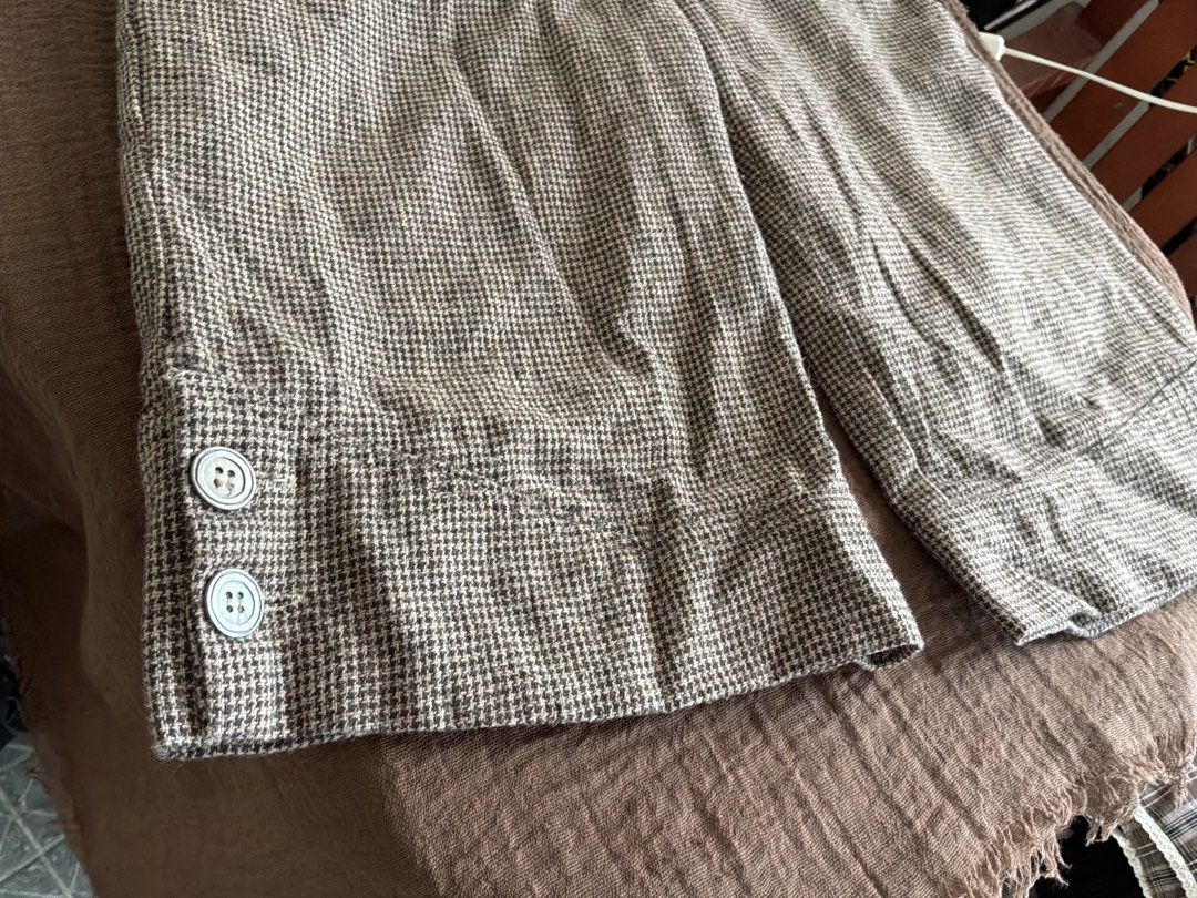 Brown Houndstooth Capri Shorts Size S (Category: Shorts) located in Dumaguete. Submitted by _l1lyy_ (Listing ID 1468338895, Image 3). Description: - Size: S - Pattern: Brown and white houndstooth - Details: Brown piping trim on pockets and waist, button closure accents on leg cuffs - Pockets: 2 front slant pockets, 2 back flap pockets - Closure: Zip fly with double button closure - Condition: Excellent.