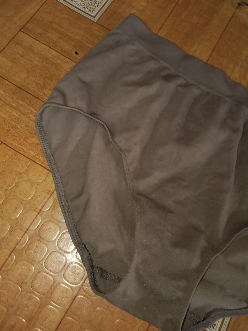 High waist Panty Brown Size:Large (Category: Undergarments & Loungewear) located in Navotas City. Submitted by vanilla_sandalwood (Listing ID 1468335462, Image 2). Description: -Brand: Jones New York -Color: Brown -Like New -Good condition -Cotton Spandex.