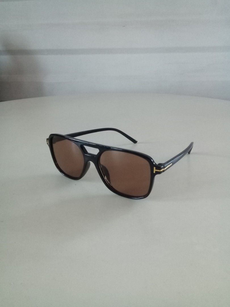 Bruce brown lens square Aviator sunglasses Tom Ford (Category: Sunglasses & Eyewear) located in Makati City. Submitted by pinkeealvarez (Listing ID 1468498756, Image 1). Description: .