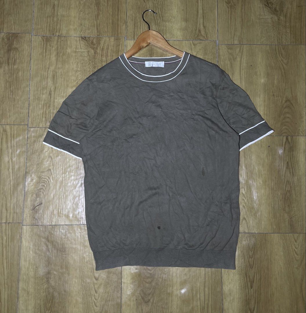 Brunello Cashmiere (Category: Tshirts & Polo Shirts ) located in Tacloban City. Submitted by susthriftshop (Listing ID 1468444262, Image 2). Description: Excellent condition No flaws Color rate 9.5/10 Dimes 22 by 27.5.
