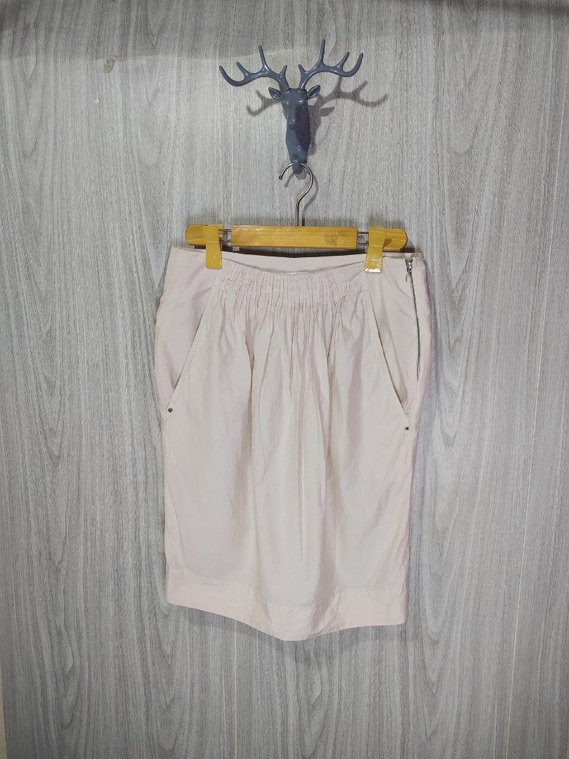 Brunello Cucinelli Skirt (Category: Skirts) located in Naga. Submitted by secondspinv2 (Listing ID 1468449838, Image 1). Description: Brunello Cucinelli Skirt ✅Size: 4 ✅Waist: 28 ✅Length: 21.5 ✅Color Rate: 9.5/10 ✅Issue: Missing Puller ✅Need Wash ✅Location: Bicol Naga City, Camarines Sur ✅Courier: J&T Express/Flash Express ✅MOP: Gcash only.