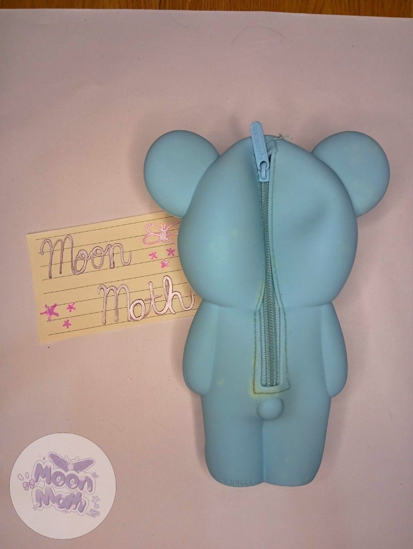 BT21 KOYA Silicon Pencil Case (Category: K-Wave Merchandise) located in Mabalacat. Submitted by moonmothxx (Listing ID 1468361066, Image 2). Description: OG PRICE is around 3.90 dollars, can be used as a pencil case, wallet, or can also just be displayed Condition is 8/10! 💚 ( ｡⁠◕⁠‿⁠‿⁠◕⁠｡⁠) FLAWS: Minimal white spots/discoloration dm me here or on fb, same acc name if interested!.