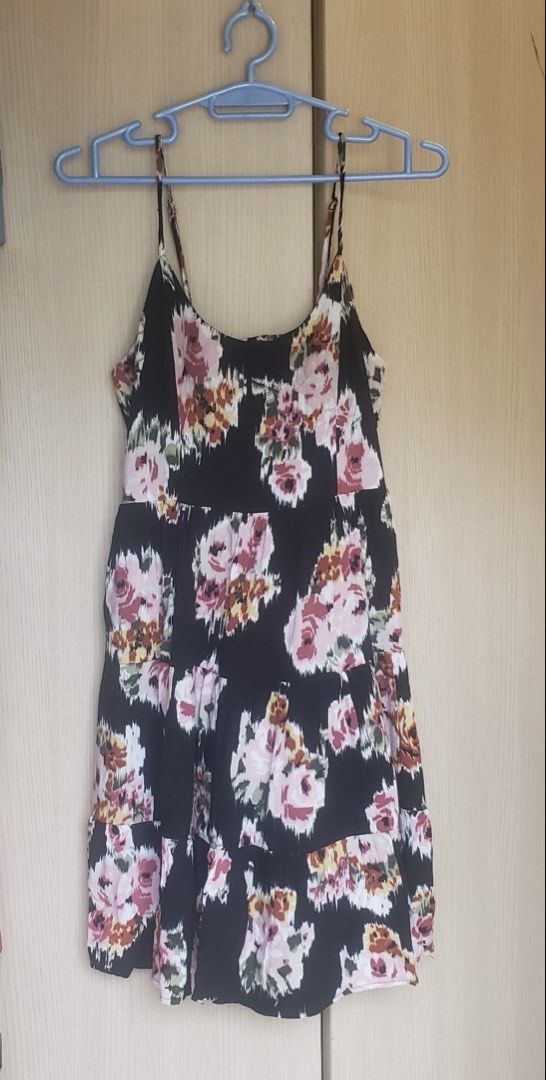 bundle dress (Category: Dresses) located in Paranaque City. Submitted by ollaboutmycloset (Listing ID 1468359286, Image 2). Description: take all 10 pcs mix dress from balikbayan box.