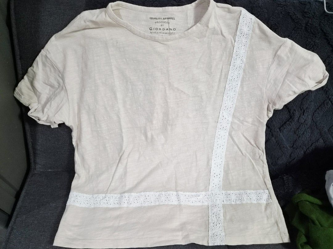 BUNDLE Original Giordano S-M (Category: Shirts) located in Quezon City. Submitted by clutterthings_ (Listing ID 1468392526, Image 2). Description: bundle 500 no other inclusions with signs of usage.