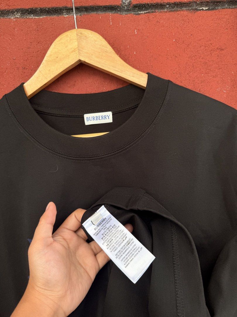 Burberry (Category: Tshirts & Polo Shirts ) located in Baguio. Submitted by mardimercredi14 (Listing ID 1468334694, Image 3). Description: 🔥 Burberry Dimensions: 24*29.5 Condition: excellent Color Rate: 10 ❌ none.