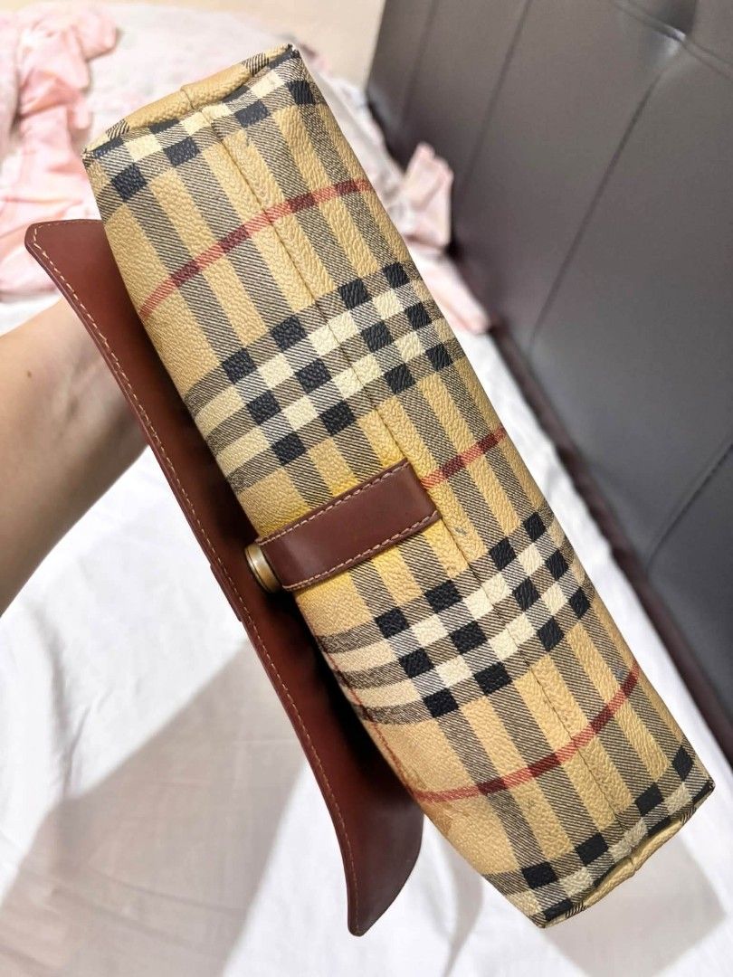 Burberry (Category: Shoulder Bags) located in Dumaguete. Submitted by camillaolshoppe2 (Listing ID 1468362906, Image 3). Description: authentic vintage BB kili bag excellent condition pa vintage ngani.