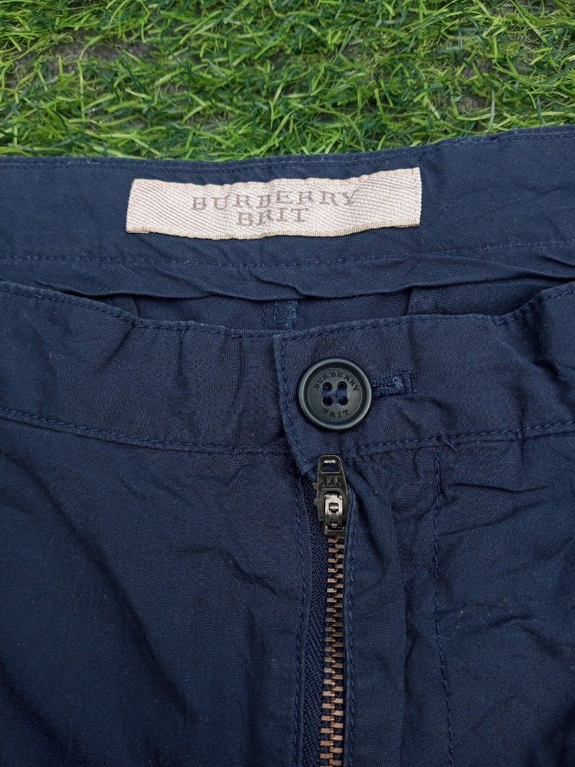 Burberry (Category: Shorts) located in Santa Cruz. Submitted by romel_garments (Listing ID 1468441305, Image 3). Description: Burberry walk short excellent condition no issue size 34 on tag 36 on measuring tape length 19 Cr 10/10.