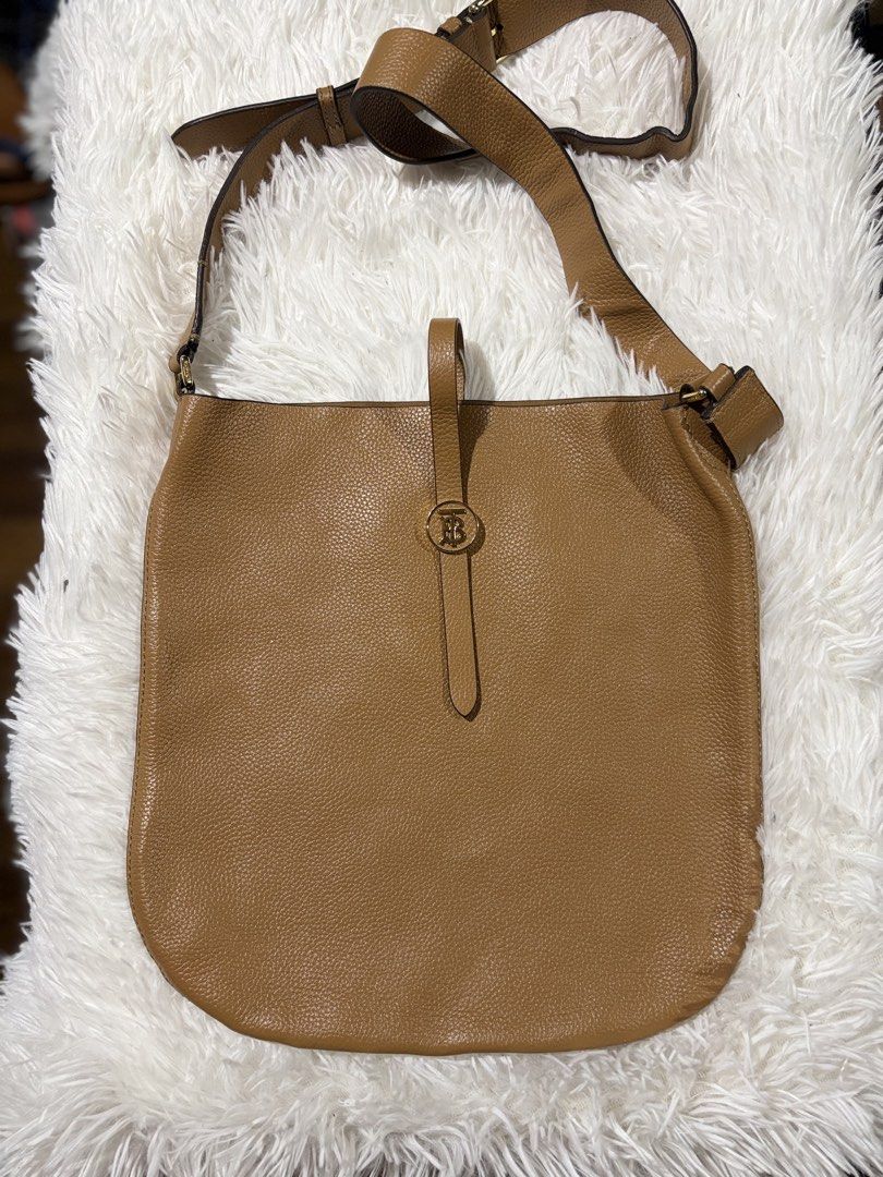 Burberry anne (Category: Luxury Bags & Wallets) located in Baguio. Submitted by rheaanne07 (Listing ID 1468487863, Image 3). Description: Genuine leather Like new.