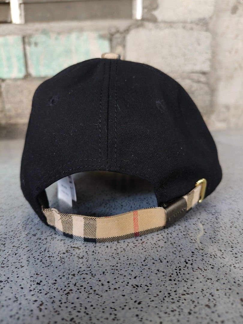 Burberry Cap (Category: Caps & Hats) located in La Carlota. Submitted by leamart25 (Listing ID 1468445375, Image 3). Description: Burberry Cap Embroidered logo As new condition No issue.