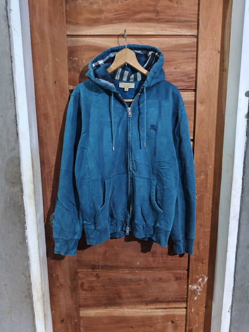 BURBERRY FULLZIP HOODIE (Category: Activewear) located in Tagum. Submitted by danelle_closet1106 (Listing ID 1468426314, Image 1). Description: EXCELLENT SIZE:LARGE NEED WASH ONLY.