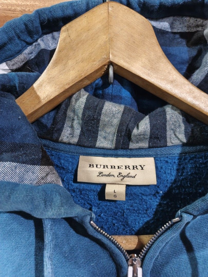 BURBERRY FULLZIP HOODIE (Category: Activewear) located in Tagum. Submitted by danelle_closet1106 (Listing ID 1468426314, Image 3). Description: EXCELLENT SIZE:LARGE NEED WASH ONLY.